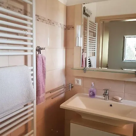 Haus * Karousádes